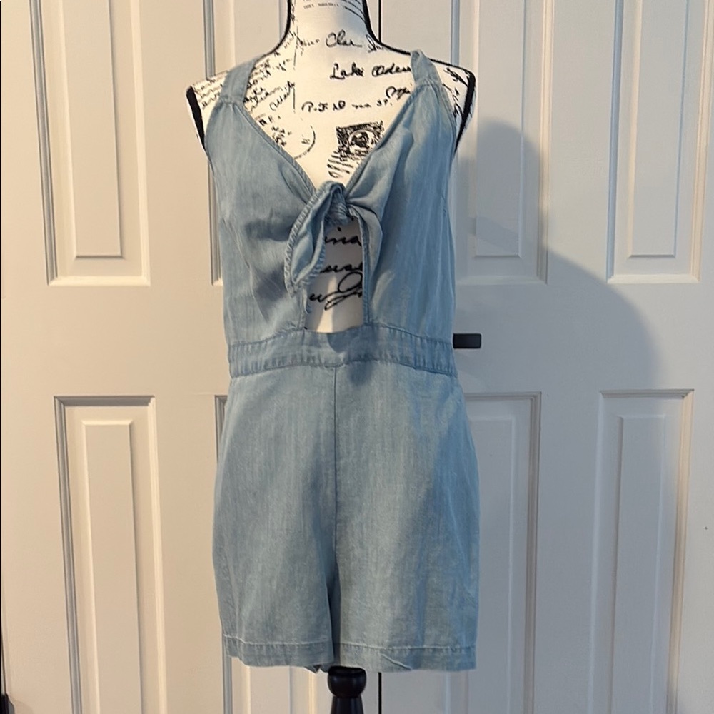 NWT Loft Light Beach, Chambray Tie